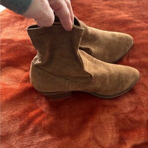Women’s Tan Suede Boots